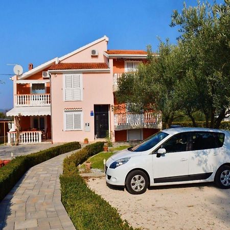 Apartments Darko - 30 M From Beach Sukosan Exterior photo